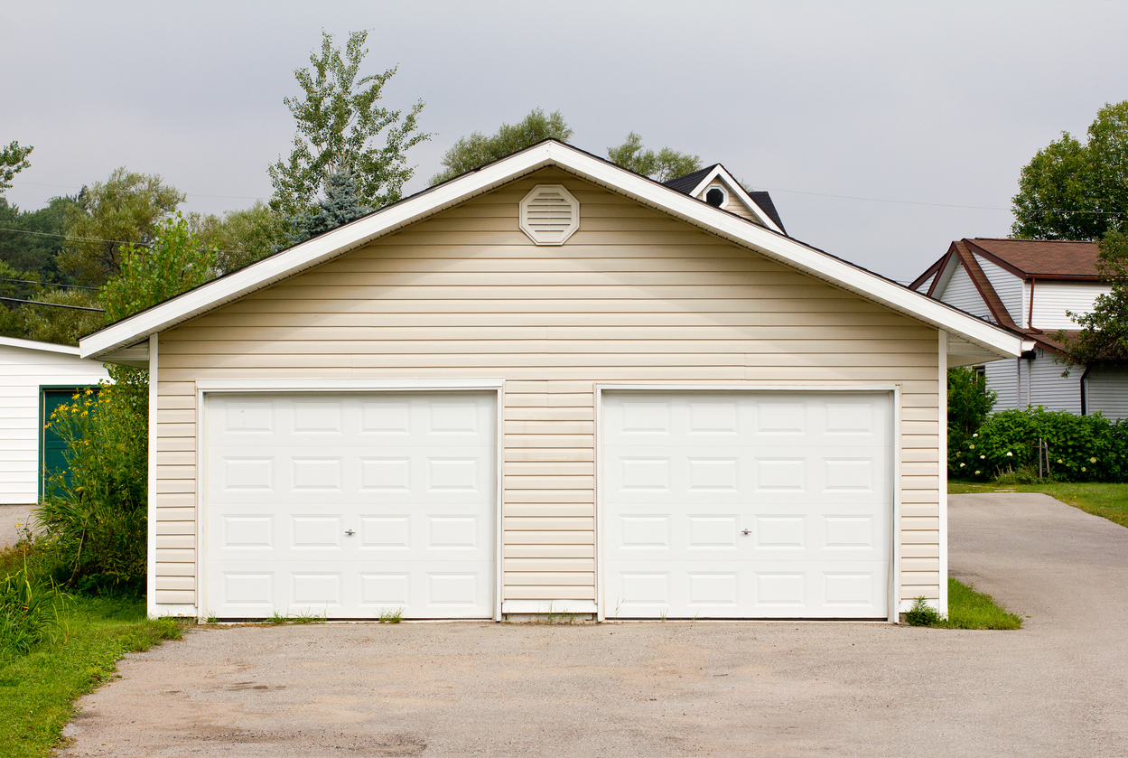 Trying to Decide on Whether Your Garage Should Have Windows?